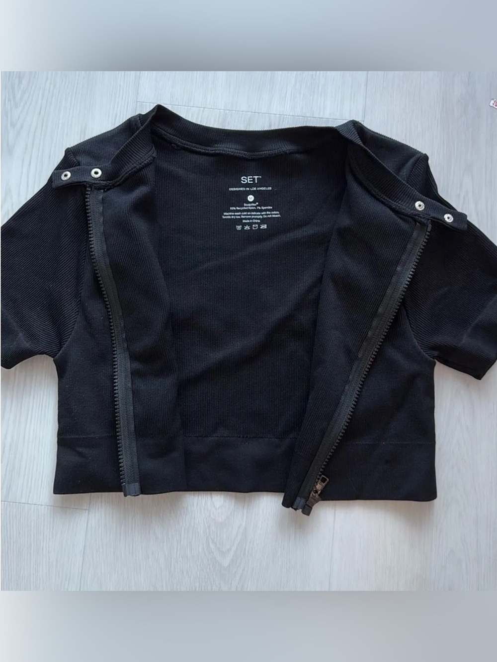 Set Active Zip Up Top - Picture 2 of 3